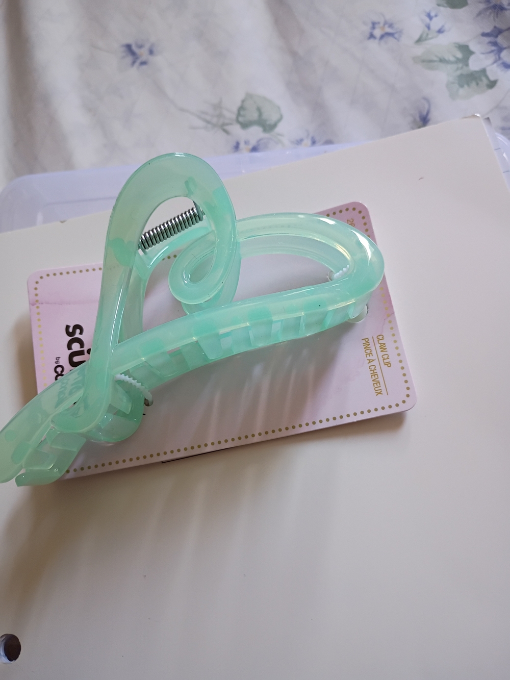 scunci Mint Green Hair Claw Clip